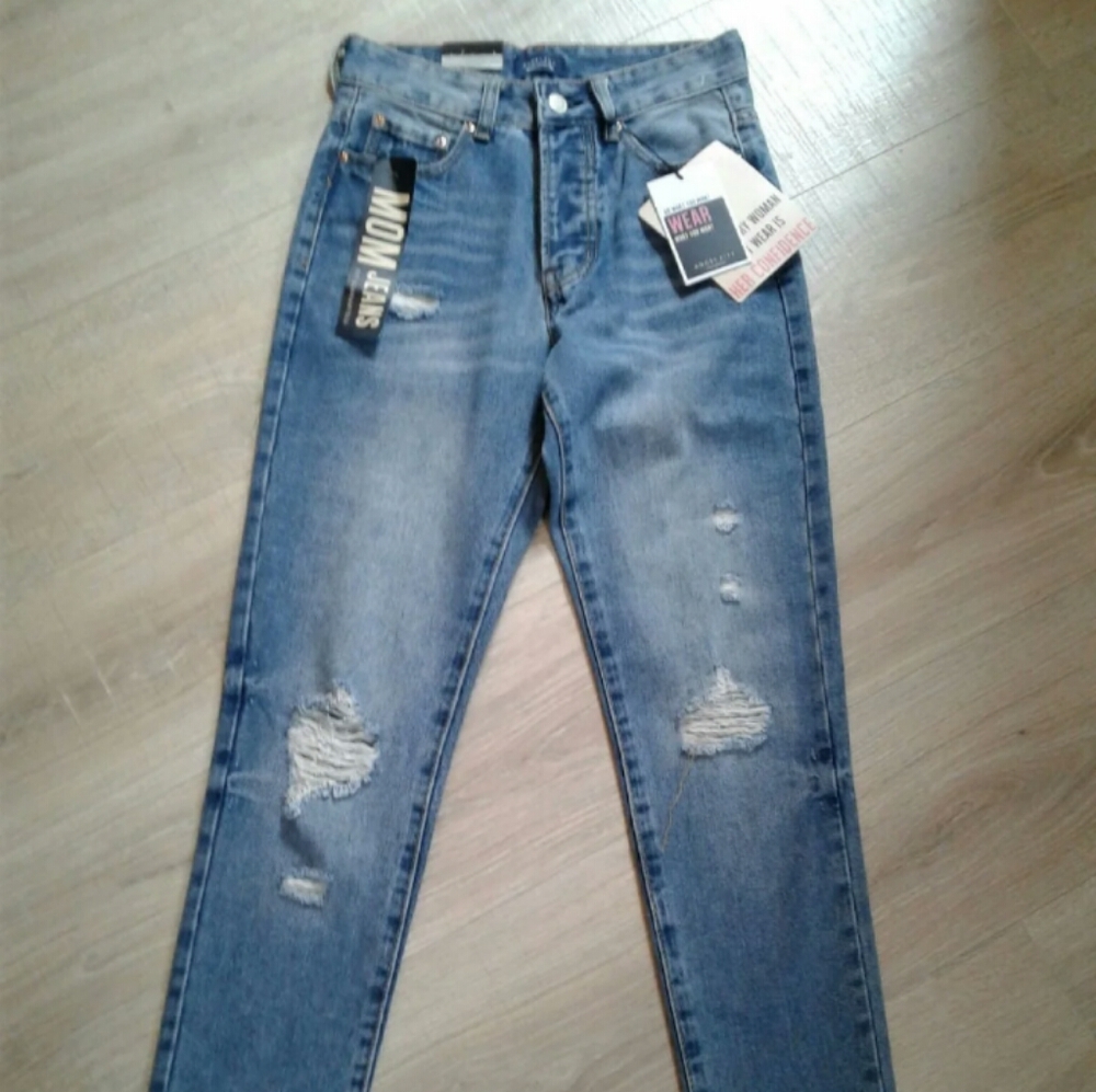 NWT Mom Jeans